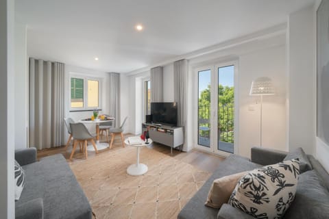 Communal lounge/ TV room, TV and multimedia, Living room, Diving
