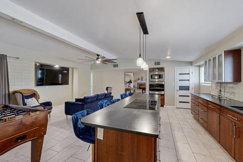 4BR Home with Casita, Foosball and Pool Table House in Casas Adobes