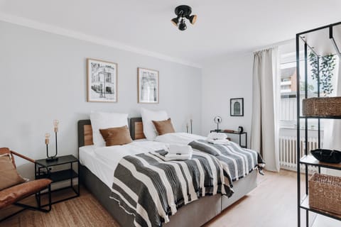 Bed, Photo of the whole room, Seating area, Bedroom