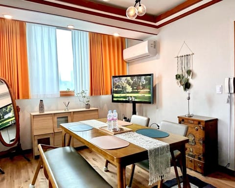TV and multimedia, Living room, Dining area, Evening entertainment, air conditioner