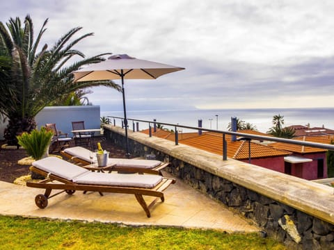 Restaurant/places to eat, Natural landscape, Beach, Sea view, Supermarket/grocery shop, Shopping Area