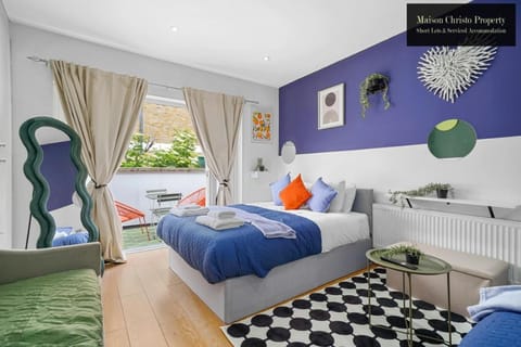 Bed, Photo of the whole room, Bedroom, internet