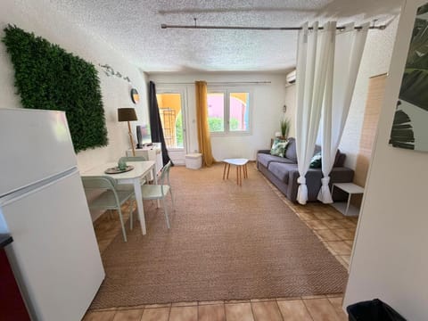 Living room, Photo of the whole room