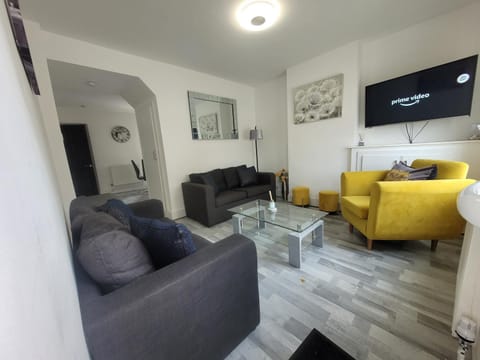 TV and multimedia, Living room, Seating area