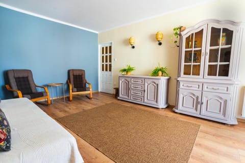 Bed, Living room, Seating area