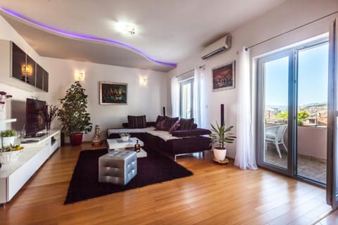 TV and multimedia, Photo of the whole room