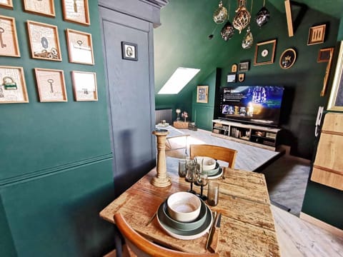 TV and multimedia, Kitchen or kitchenette, Dining area