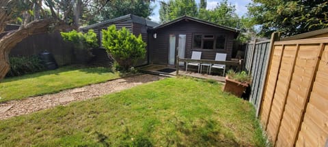 Property building, Facade/entrance, Garden, Garden, Garden view