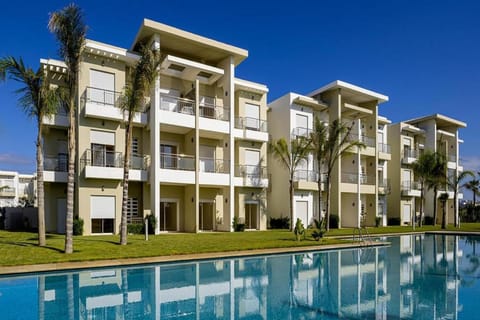 Property building, Day, Pool view, Swimming pool