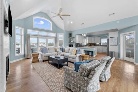 Pine Island Perfection - 3min to beach with pool spa House in Corolla