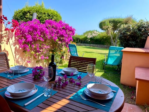 Patio, Garden, Dining area, Garden view