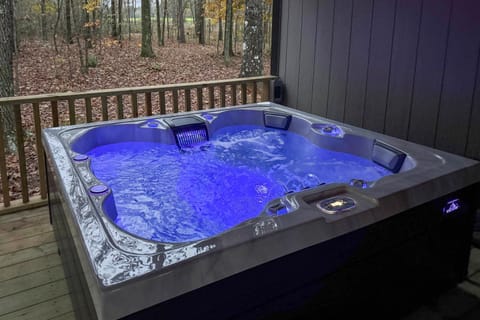 Private Deck and Hot Tub Gem Near Guntersville Lake Apartment in Alabama