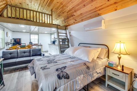 Private Deck and Hot Tub Gem Near Guntersville Lake Apartment in Alabama