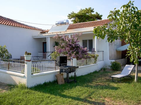 Property building, BBQ facilities, Garden, Garden