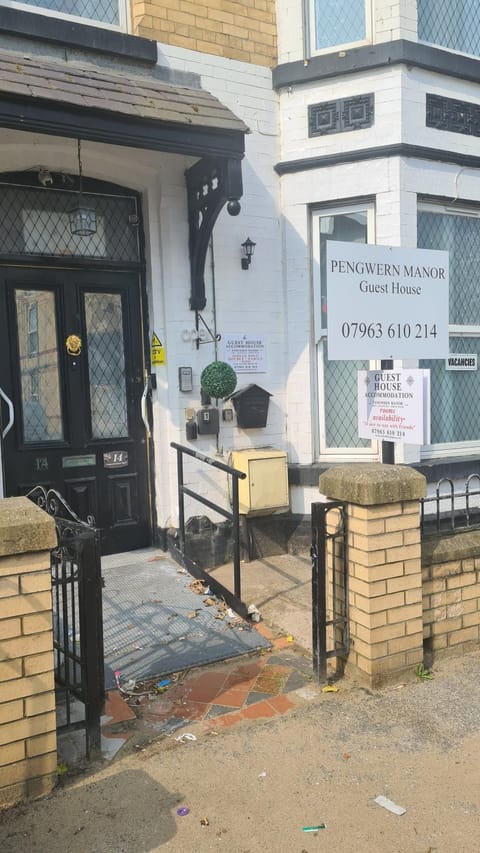 one floor of rooms 9-11persons Bed and Breakfast in Rhyl