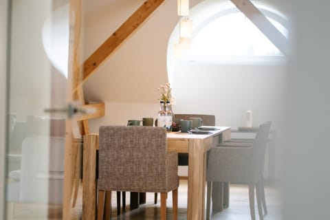 Seating area, Dining area