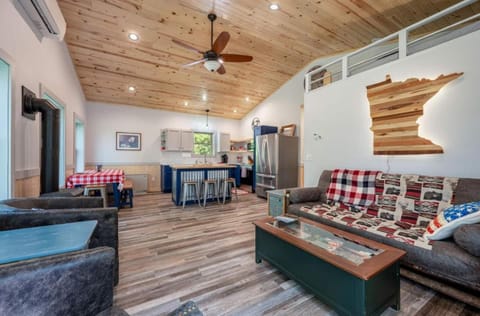 Long Lake Lookout, Dog Friendly House in Minnesota