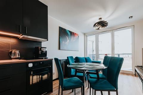 TV and multimedia, Kitchen or kitchenette, Living room, Seating area