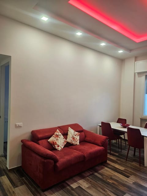 White apartment Apartment in Florence