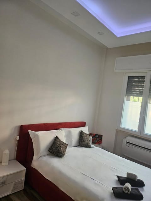 White apartment Apartment in Florence