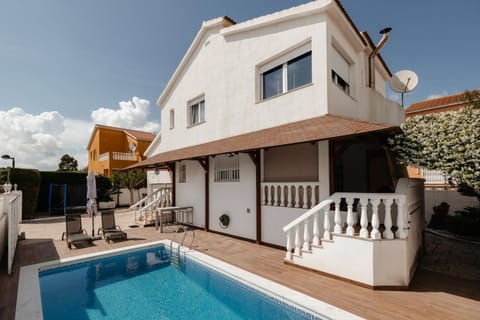 Patio, Balcony/Terrace, Pool view, Swimming pool, sunbed