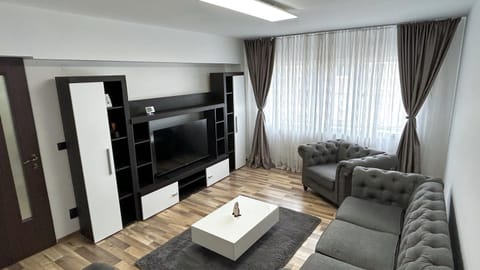 Communal lounge/ TV room, TV and multimedia, Living room, Seating area, Evening entertainment