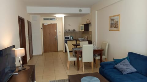 Kitchen or kitchenette, Seating area, Dining area