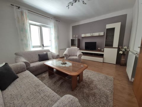 Communal lounge/ TV room, TV and multimedia, Living room, Seating area