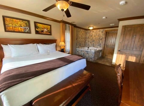 2 king suites at Westgate resorts, Gatlinburg, sleeps 8 people with waterpark, minigolf, zipline, Resort in Gatlinburg