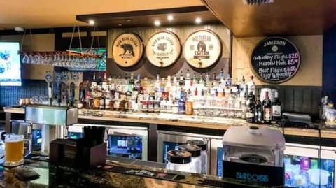 2 king suites at Westgate resorts, Gatlinburg, sleeps 8 people with waterpark, minigolf, zipline, Resort in Gatlinburg