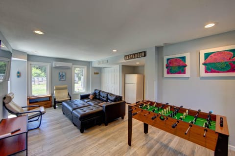 Oceanside in Whalehead with Pool Spa Sleeps 18 House in Corolla