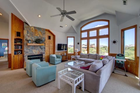 Oceanside in Whalehead with Pool Spa Sleeps 18 House in Corolla