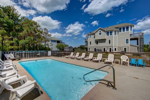 Oceanside in Whalehead with Pool Spa Sleeps 18 House in Corolla