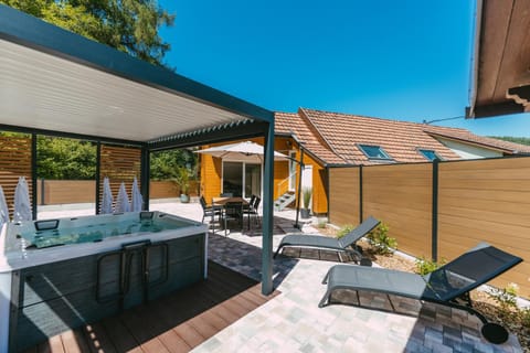 Patio, Day, View (from property/room), Balcony/Terrace, Dining area, sunbed