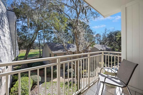 Sea Pines Escape 2BR Villa with Balcony & Golf View Villa in Hilton Head Island