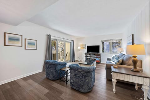 Sea Pines Escape 2BR Villa with Balcony & Golf View Villa in Hilton Head Island