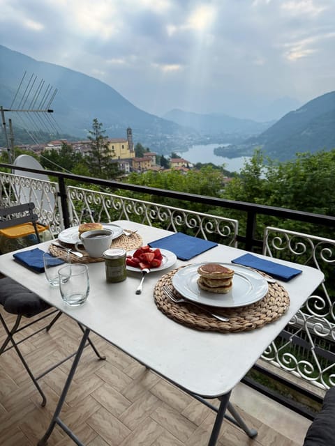 Natural landscape, View (from property/room), Balcony/Terrace, Balcony/Terrace, Lake view, Mountain view, Breakfast