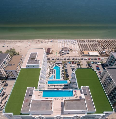 Bird's eye view, Swimming pool