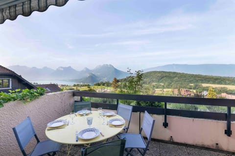 Cabana & Triplex Bleu d'Annecy - Lake View, Terrace Apartment in Menthon-Saint-Bernard