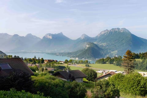 Cabana & Triplex Bleu d'Annecy - Lake View, Terrace Apartment in Menthon-Saint-Bernard