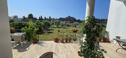 Patio, Restaurant/places to eat, Natural landscape, Garden, View (from property/room), Garden view