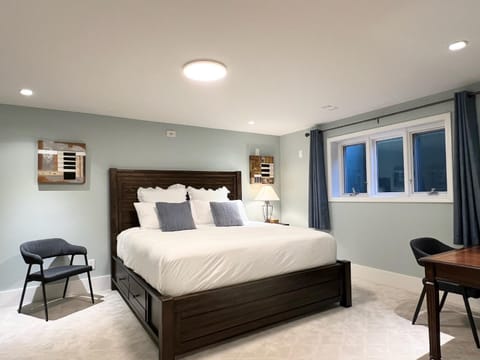 Bed, Photo of the whole room, Bedroom