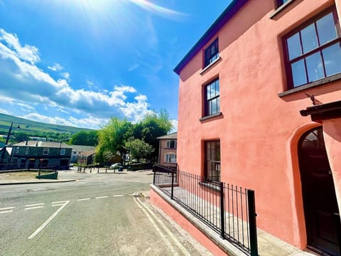 Luxury apartment, Mountain View in a Heritage Town Apartment in Llanfoist Fawr