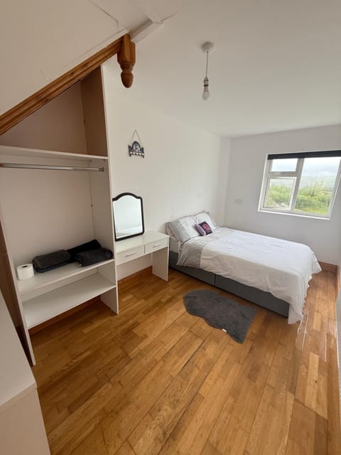 Private Room in Skellig Apartment Vacation rental in County Kerry