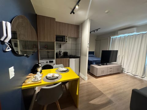 TV and multimedia, Kitchen or kitchenette, Living room, Seating area, Dining area, minibar, stove
