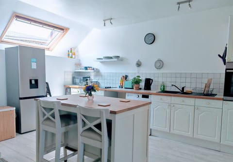 Coffee/tea facilities, microwave, oven, stove, towels, washing machine, kitchen