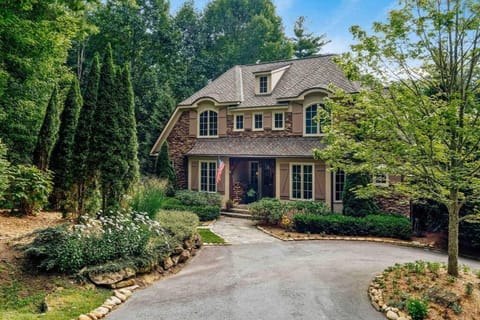 Cashiers Lux Mountain Home - Large Fire Pit House in Lake Glenville