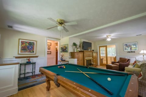 Billiard, Game Room, TV and multimedia, Living room