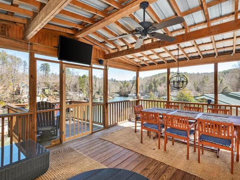 Lakefront House In A Quiet Cove - Kayaks Available House in Lake Lure
