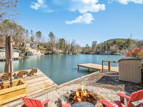Lakefront House In A Quiet Cove - Kayaks Available House in Lake Lure